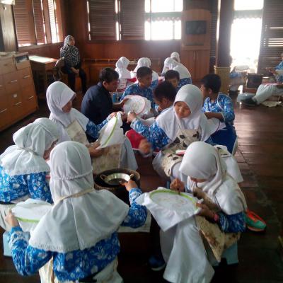 Belajar Membatik Kunjungan Tema Kelas 6