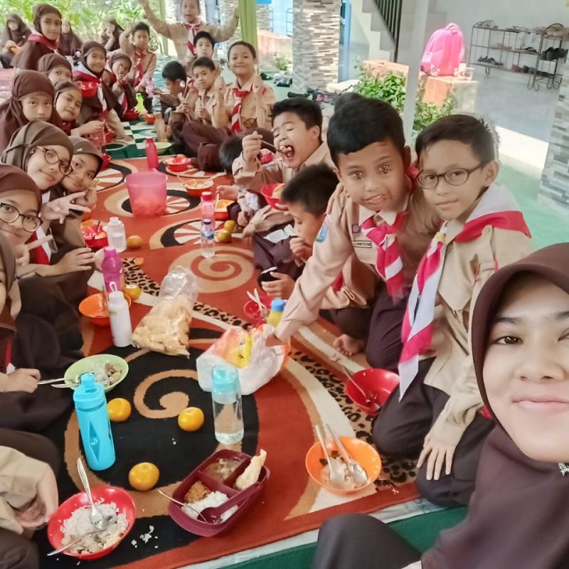 Makan Bersama Setelah Pemotongan Hewan Qurban